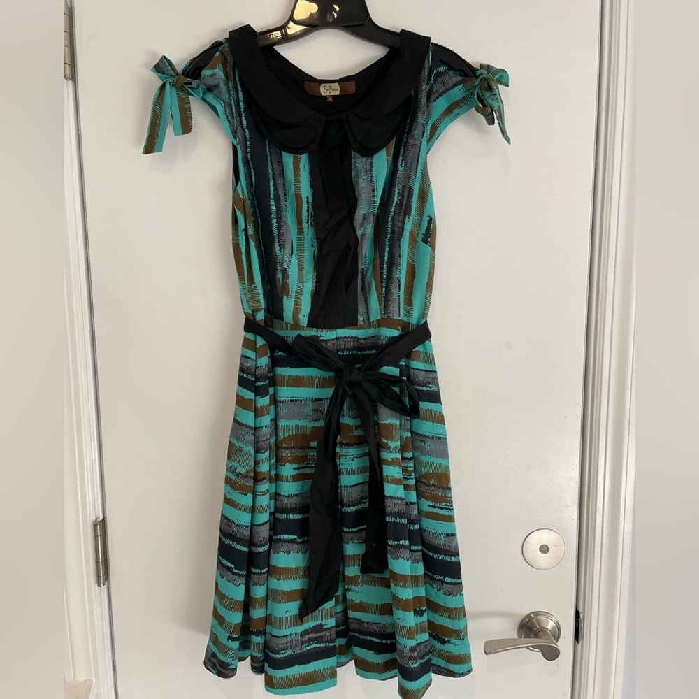 Eva Franco beautiful holiday dress size 6! Amazing condition! A must see